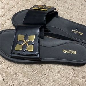 Michael kors slides size 7